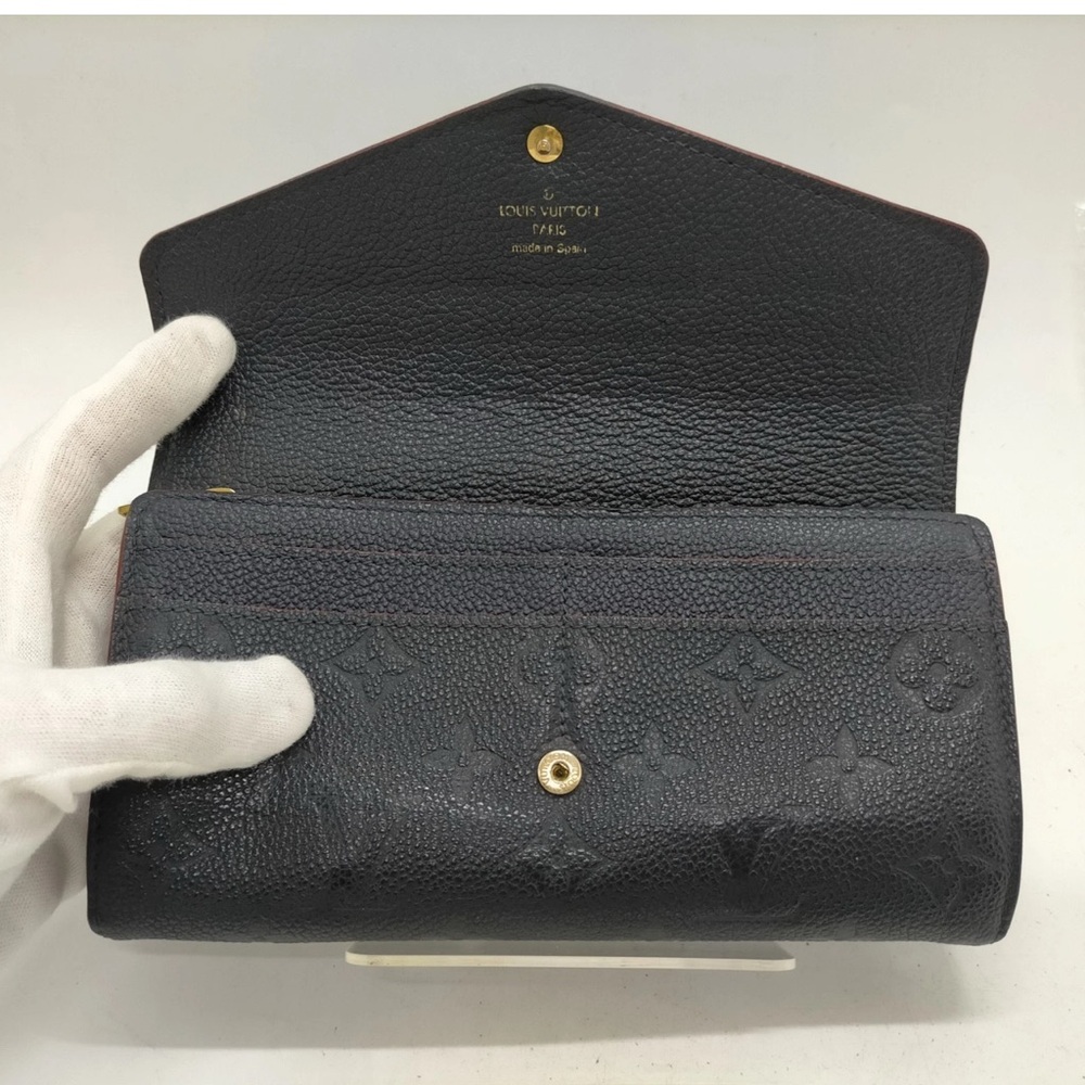 Louis Vuitton Black Leather Wallet Sleek Design - Picture 4 of 10